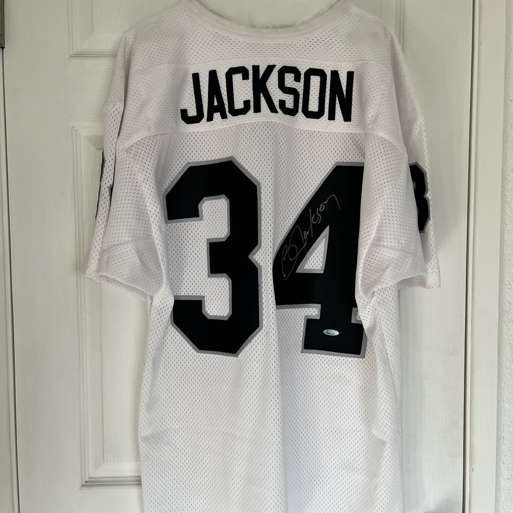 Signed Raiders Bo Jackson Jersey